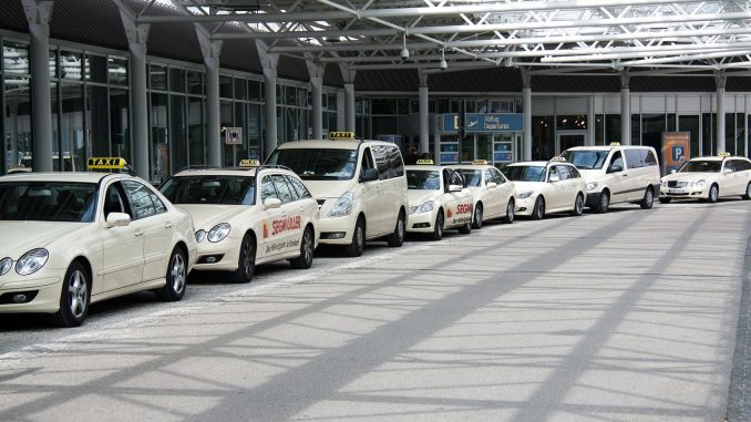 Flughafen Taxi